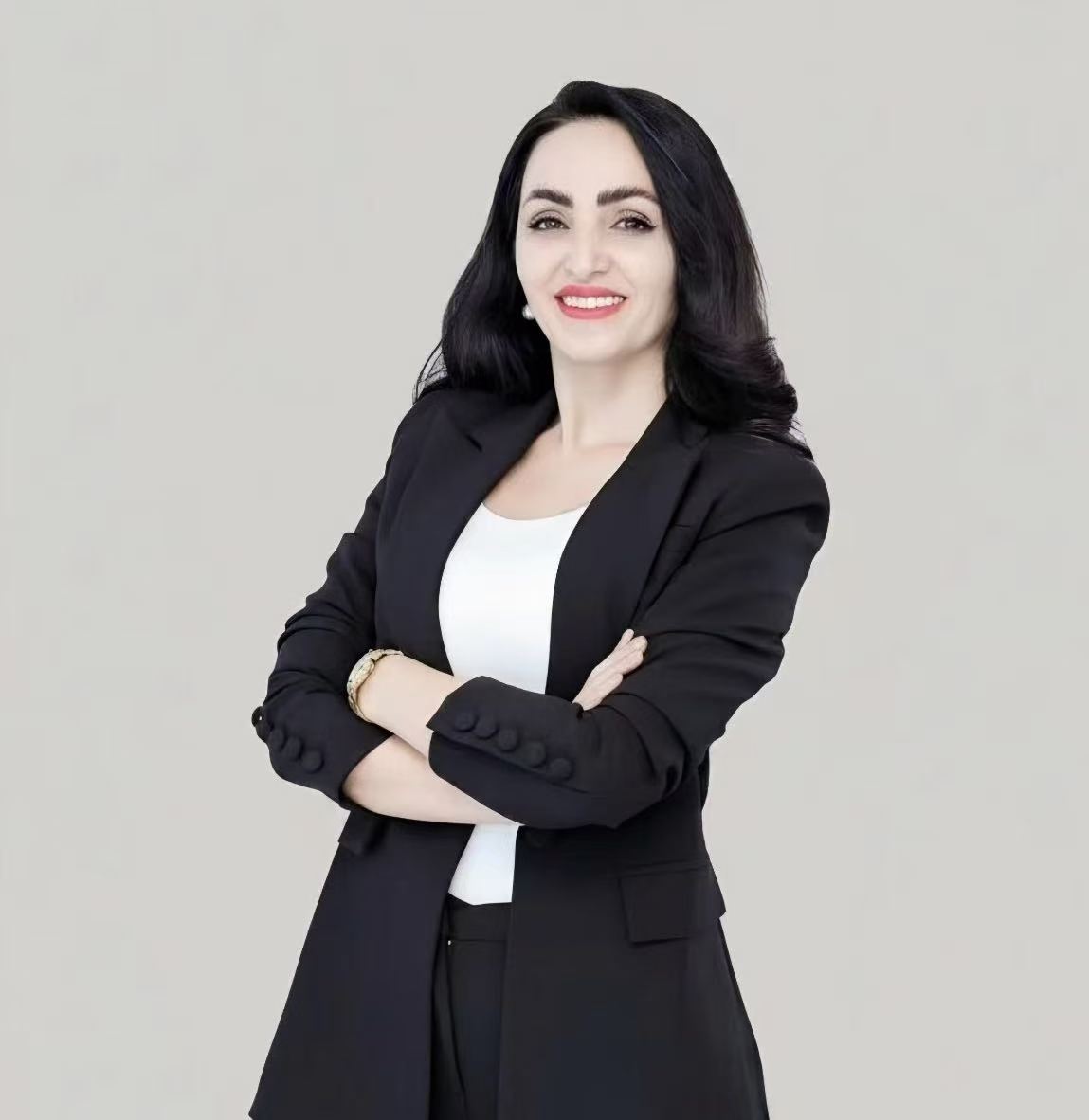 Dr Pooneh Dabiri portrait